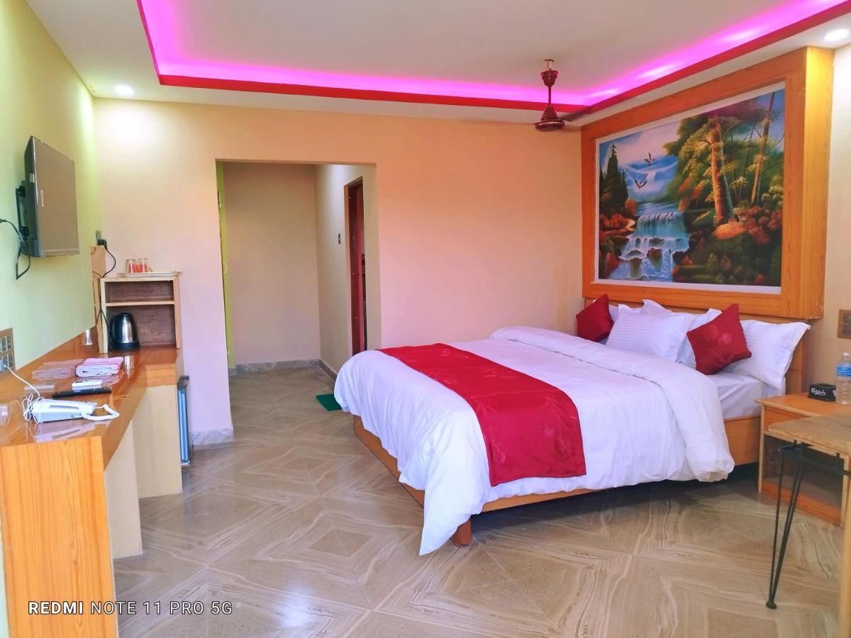 Hotel National Park- A Peaceful Family Home Where You Can Stay Peace And Enjoy And Organize The Wildlife Safari Chitwan Exterior foto