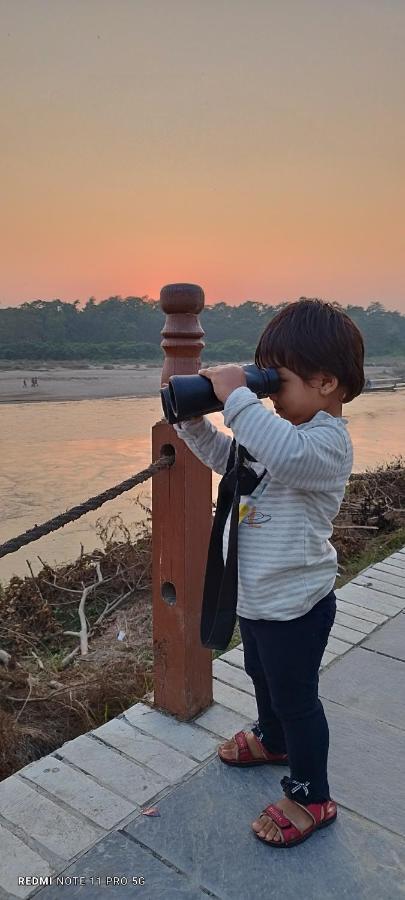 Hotel National Park- A Peaceful Family Home Where You Can Stay Peace And Enjoy And Organize The Wildlife Safari Chitwan Exterior foto