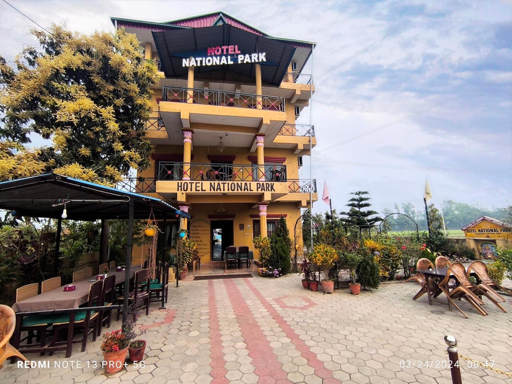 Hotel National Park- A Peaceful Family Home Where You Can Stay Peace And Enjoy And Organize The Wildlife Safari Chitwan Exterior foto
